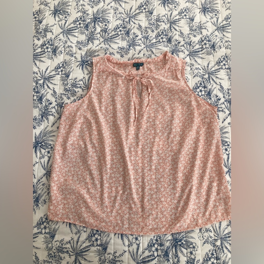 Fleur Bleve Sleevelesss Top. Satiny materiall  Size 2X